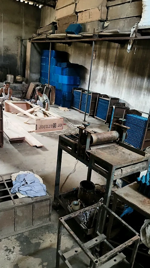 Fabrication workshop with machining equipment